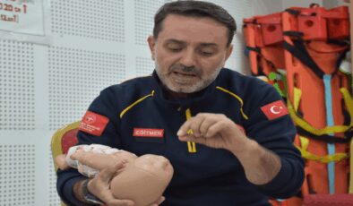 Sağlıkçılar 3 bin kamu çalışanına Heimlich manevrası eğitimi verdi