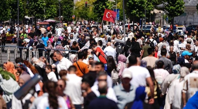 ‘Aşırı eğitimlilik’ gençlerin hayatını nasıl etkiliyor?