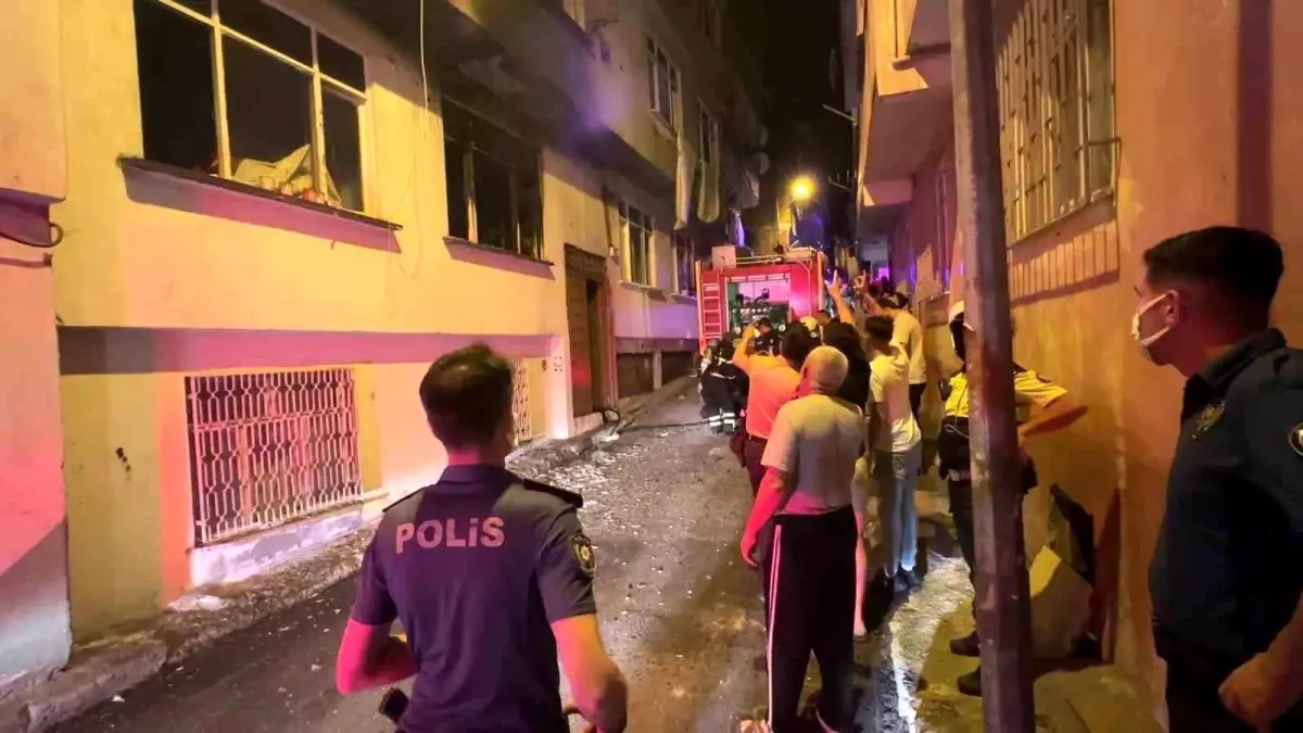 Samsun’da 3 Katlı Binada Yangın: 3 Kişi Dumandan Etkilendi